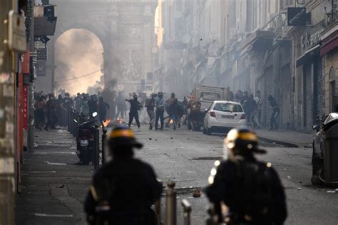 Macron floats social media cuts during riots